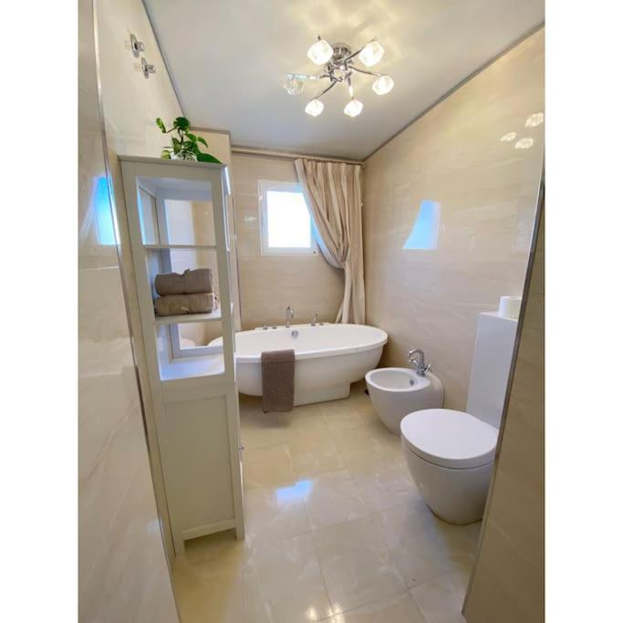Modern Flat Close To Apartament *