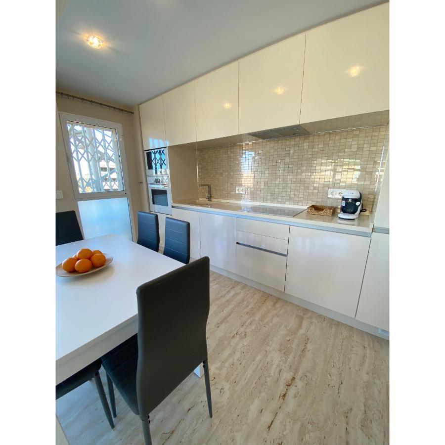 Apartament Modern Flat Close To