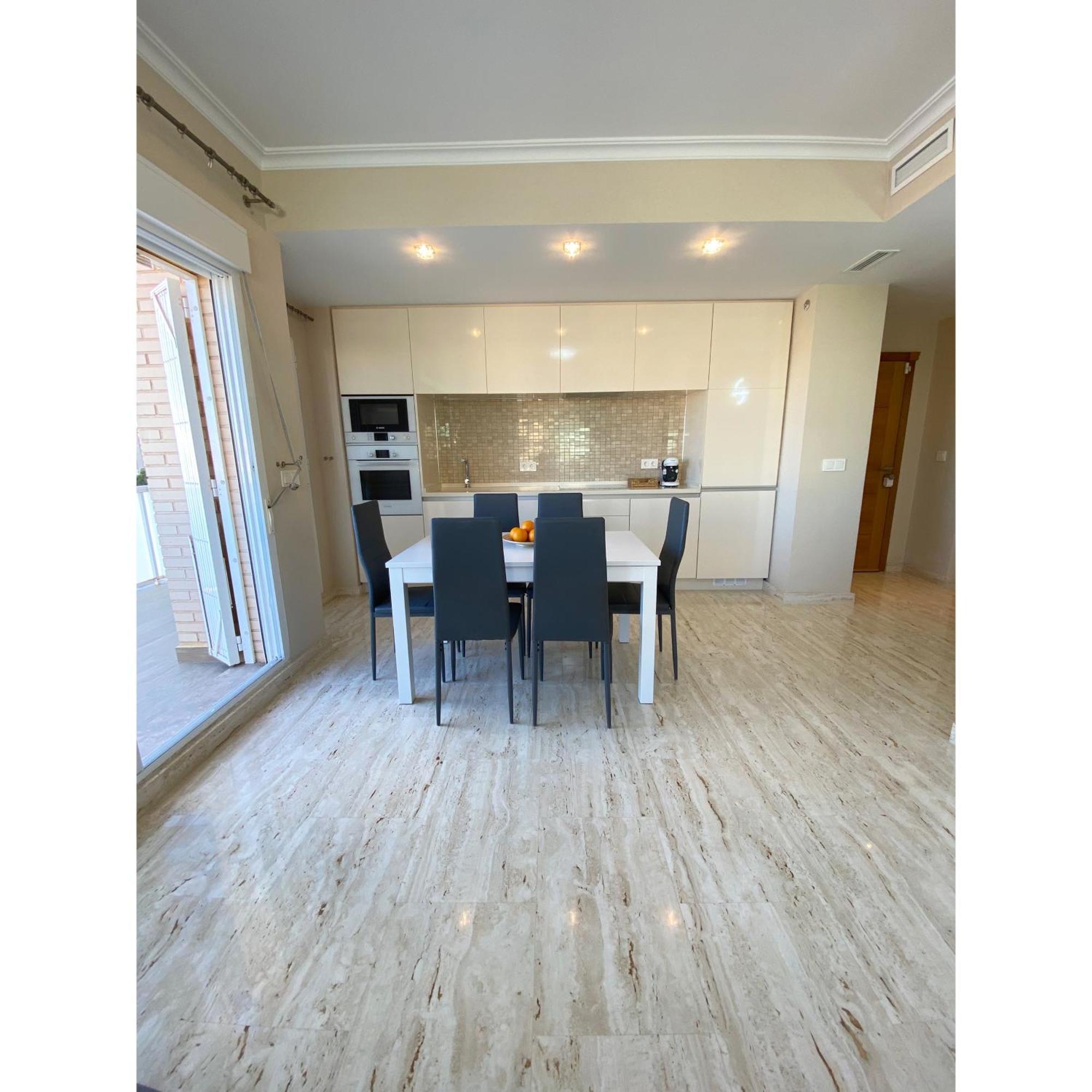 Modern Flat Close To Apartament