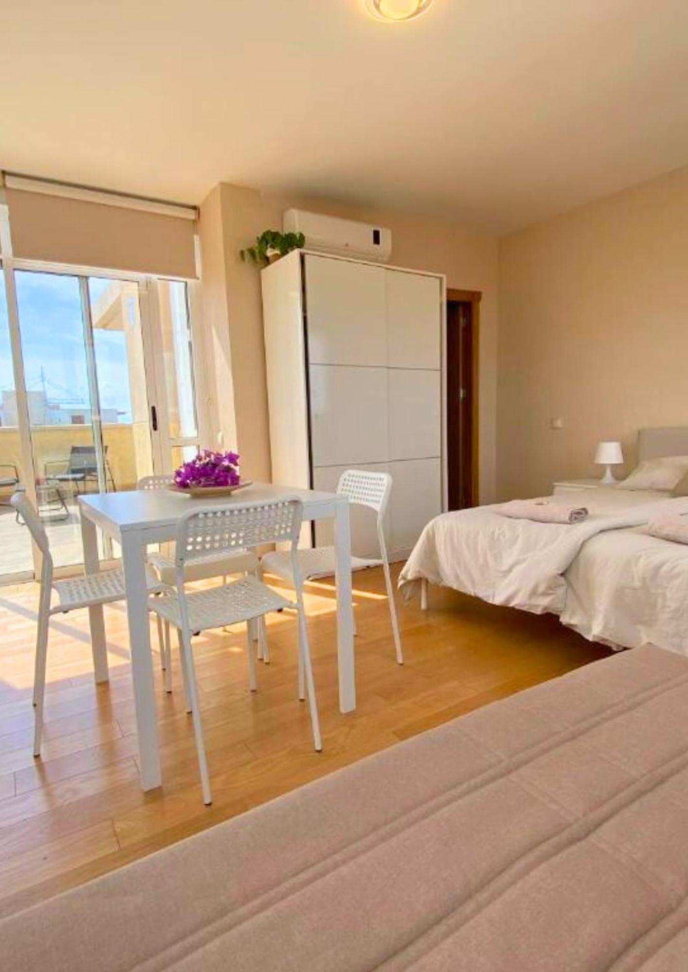 Modern Flat Close To Apartament *