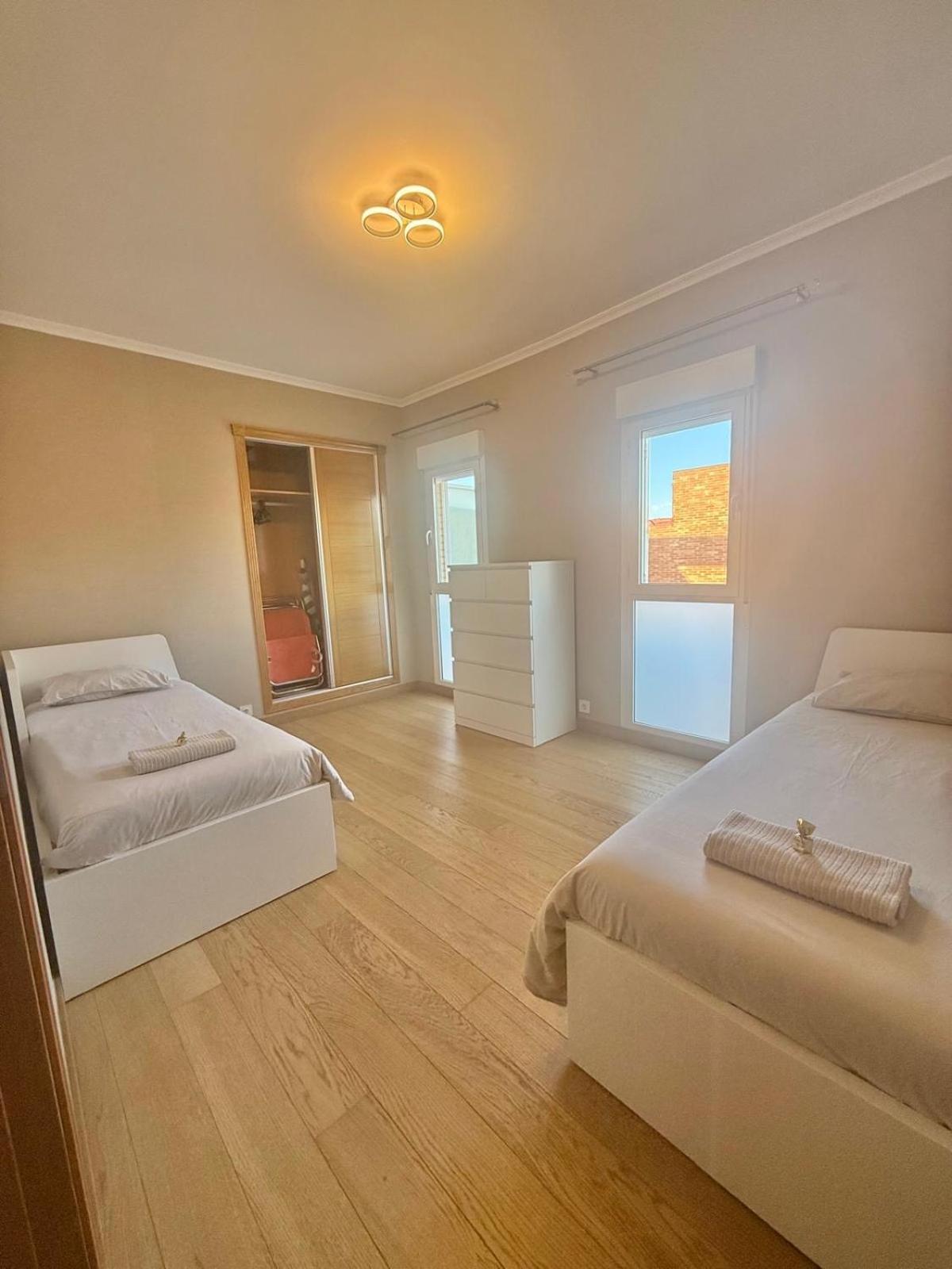 Apartament Modern Flat Close To