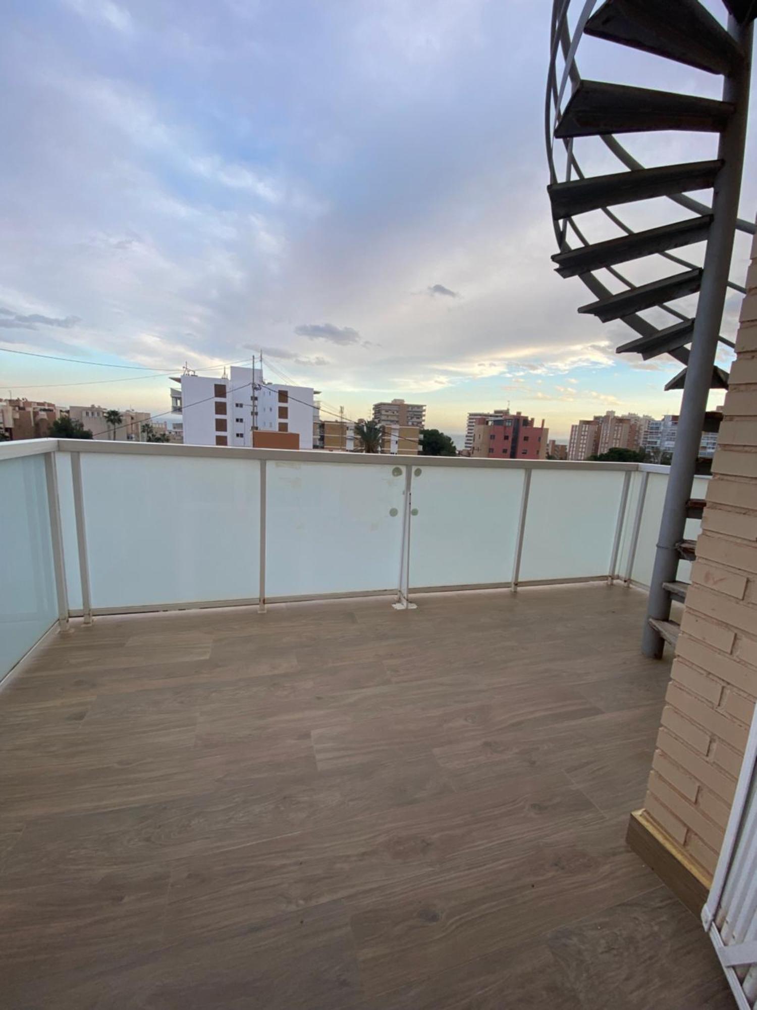 Modern Flat Close To *