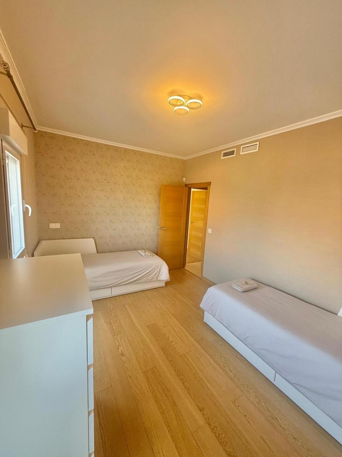 Modern Flat Close To Apartament *